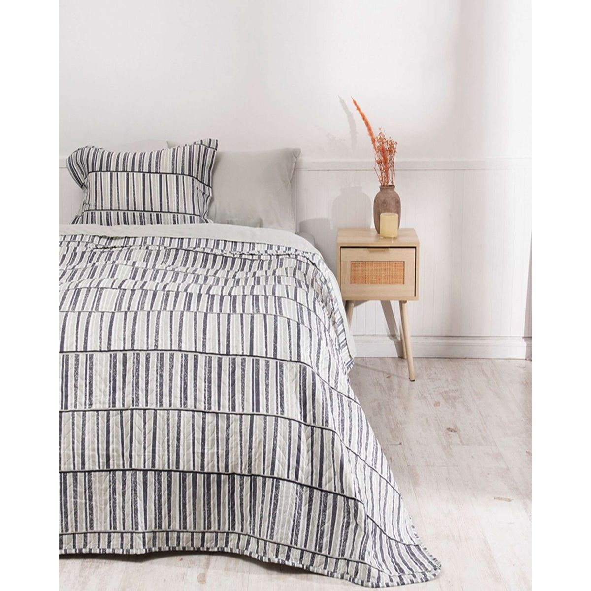 MASHINI - Cubrecama Colcha Quilt  mas Juego de Sábana Liso king Mashini