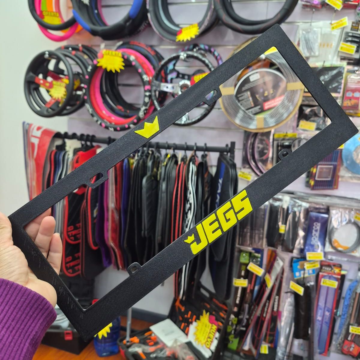GENERICO - X1 UNIDAD DE PORTA PATENTES DE PLASTICO MARCO PARA PLACA NEGRO JEGS LETRA AMARILLA