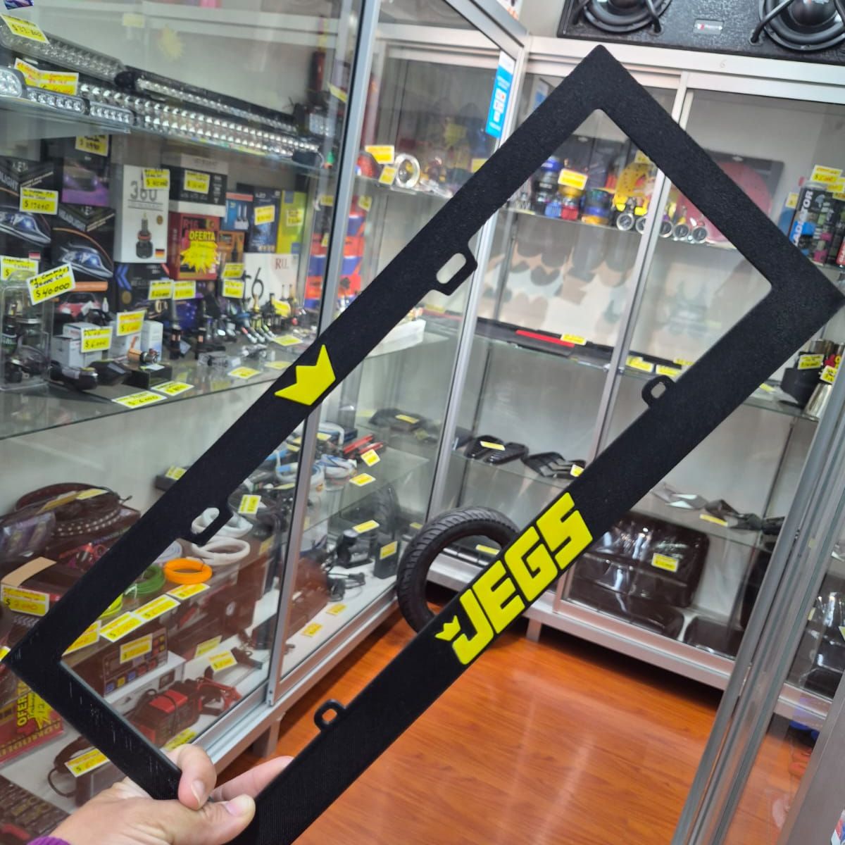 GENERICO - X1 UNIDAD DE PORTA PATENTES DE PLASTICO MARCO PARA PLACA NEGRO JEGS LETRA AMARILLA