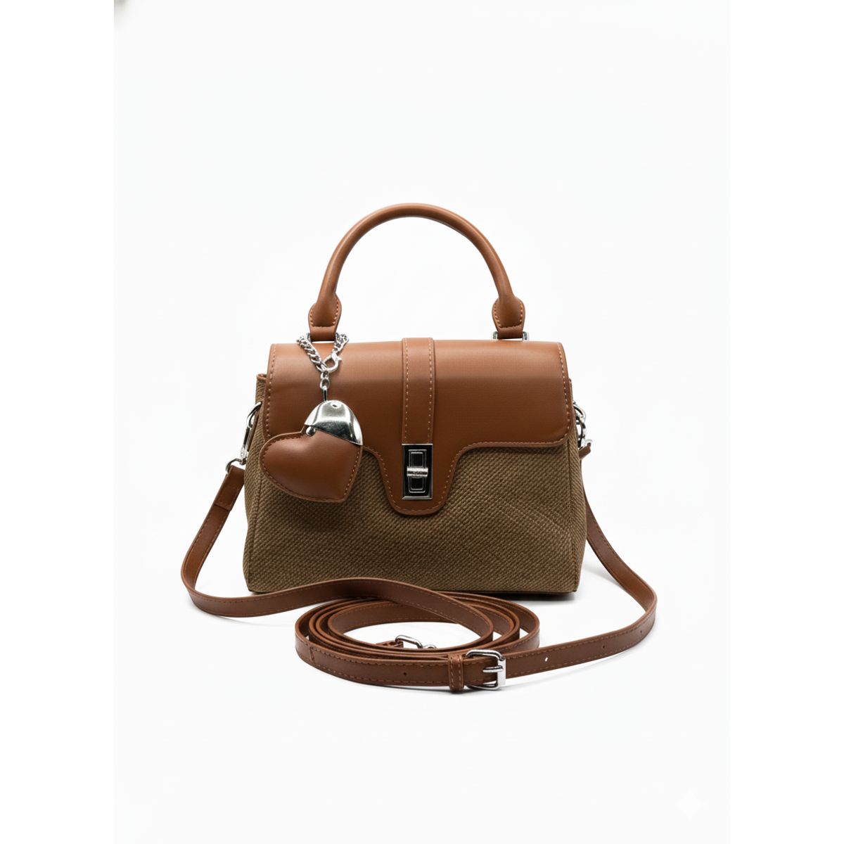 BOVINITA - Cartera Café Camel Detalles Metálicos Charm Corazon Regalo