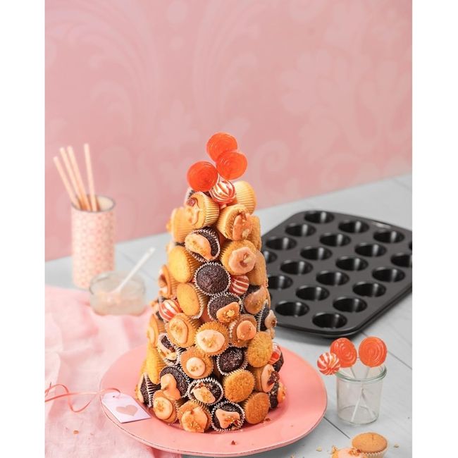 KAISER - SET Molde bandeja 24 mini muffins y 20 mini cortadores de galletas navideñas