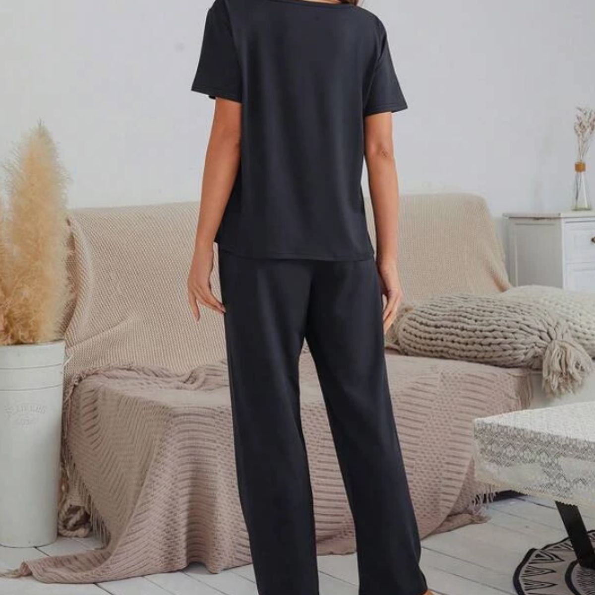 KIRAMA CLOTHING STORE - Conjunto Negro con Estampado de Margarita  Estilo Casual y Cómodo