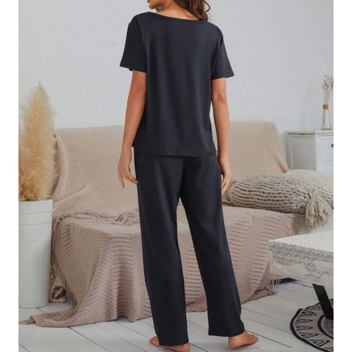 KIRAMA CLOTHING STORE - Conjunto Negro con Estampado de Margarita  Estilo Casual y Cómodo