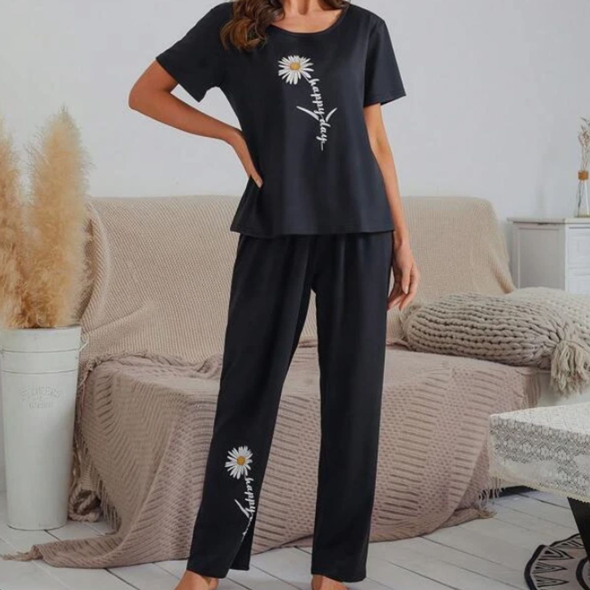 KIRAMA CLOTHING STORE - Conjunto Negro con Estampado de Margarita  Estilo Casual y Cómodo