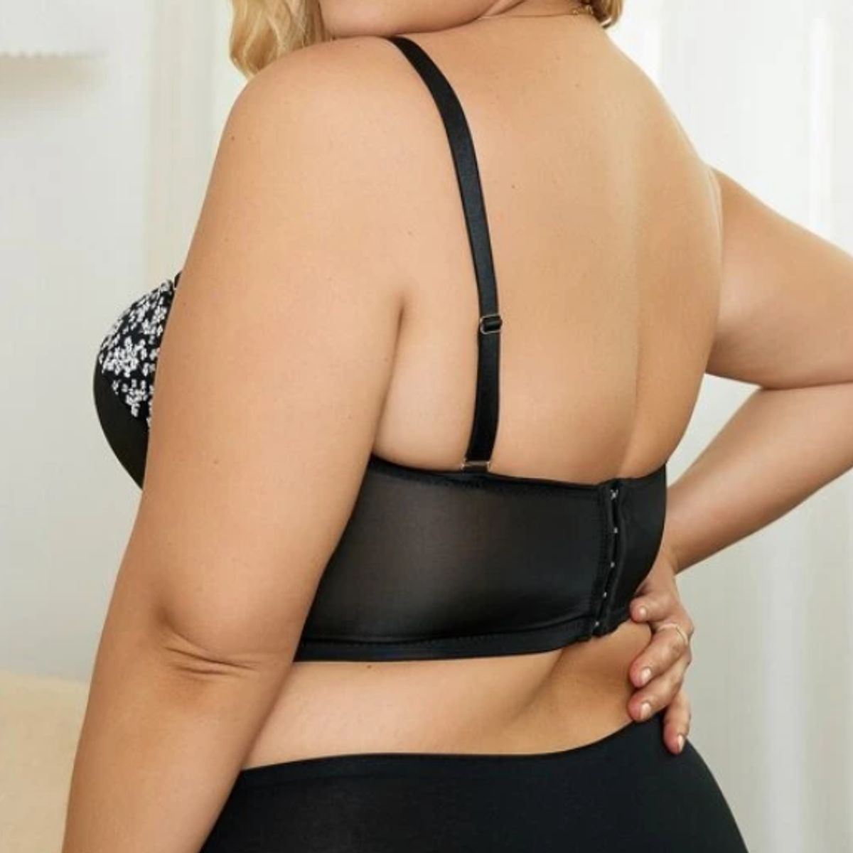 KIRAMA CLOTHING STORE - Bustier Floral Blanco y Negro  Soporte Alto y Espalda al Aire