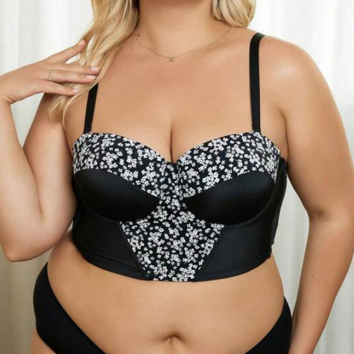 KIRAMA CLOTHING STORE - Bustier Floral Blanco y Negro  Soporte Alto y Espalda al Aire