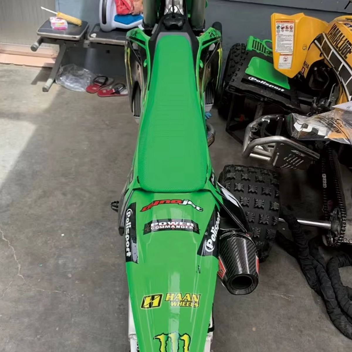 GENERICO - Tapiz Forro Funda Asiento Antideslizante Moto cross Kawasaki color verde