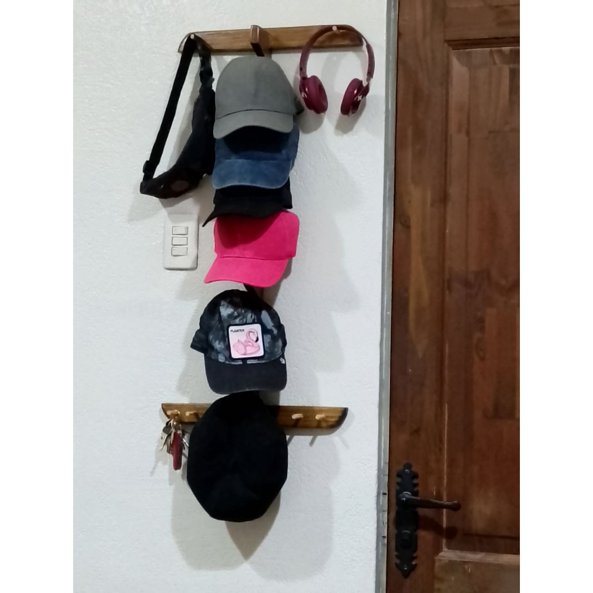 ARTESANIAS CHILENAS - PERCHERO MULTIUSO Organizador Gorras jockey de Madera Artesanal para Pared