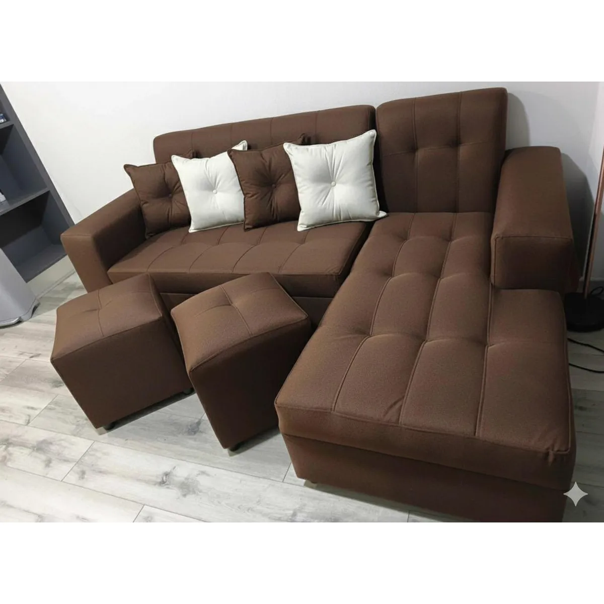 GENERICO - Sofa Seccional L 3 Cuerpos + 2 Puff Marron Lino
