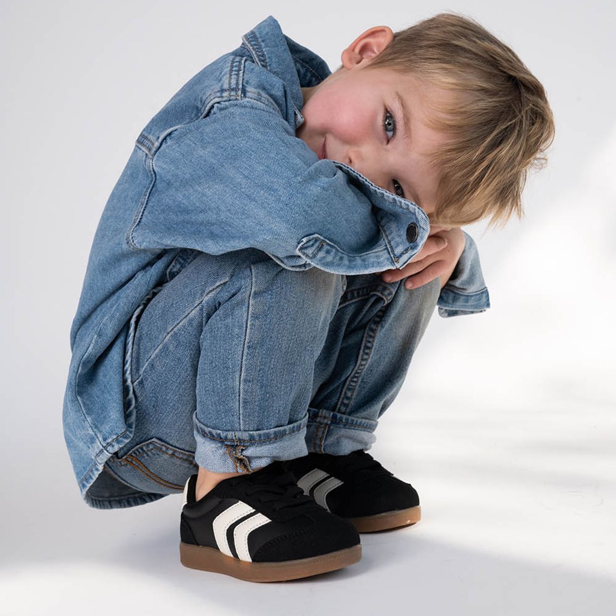 COLLOKY - Zapatilla Unisex Negra con Cordón elástico y Velcro