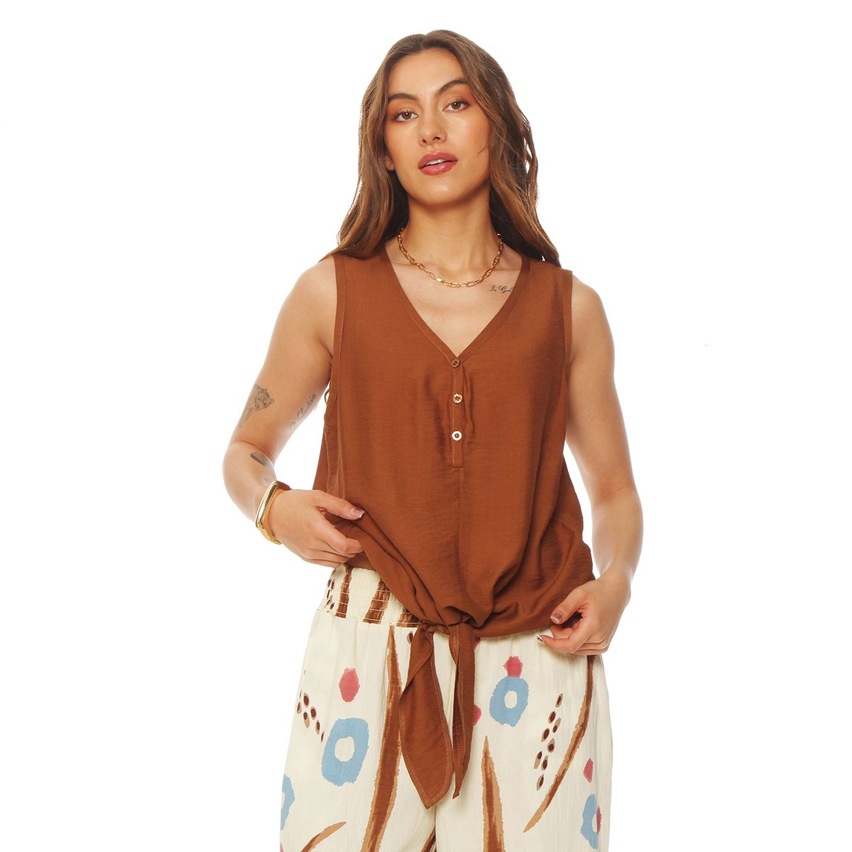 WADOS - BLUSA SIN MANGA ABOTONADA EN DELANTERO ESCOTE V Y NUDO EN RUEDO