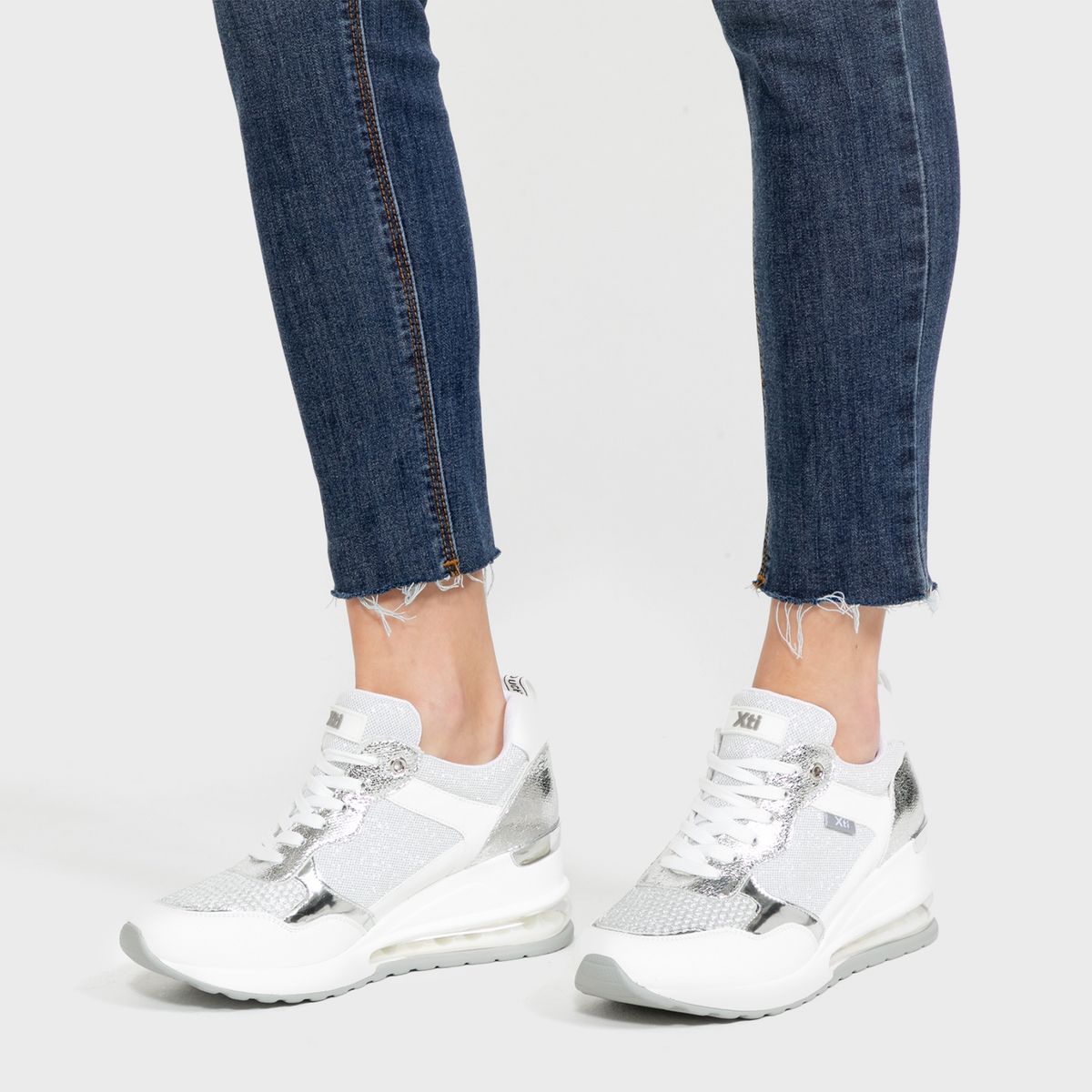 XTI - Zapatilla Urbana Mujer Gris