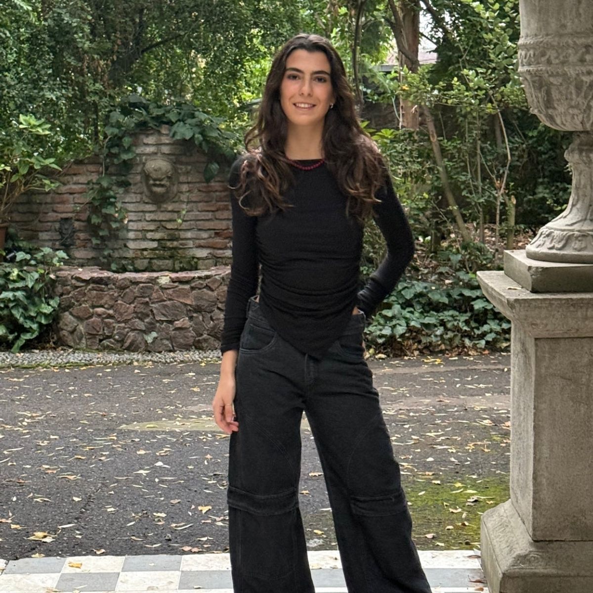 ME QUIERE MUCHO POQUITO NADA - Polera Hamburgo Negra