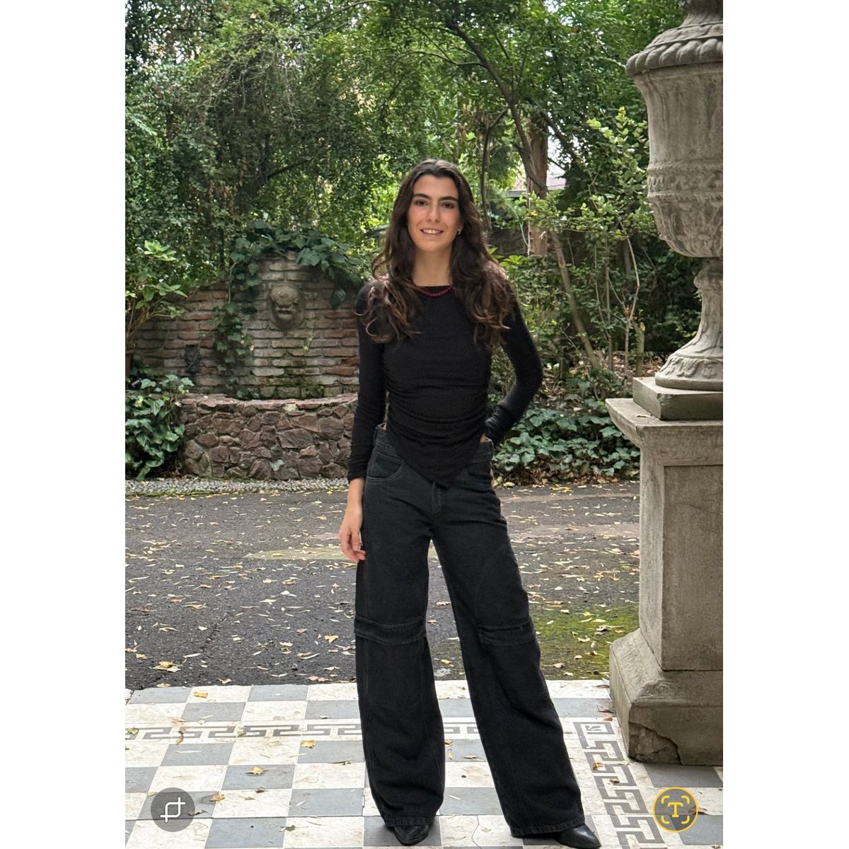 ME QUIERE MUCHO POQUITO NADA - Polera Hamburgo Negra