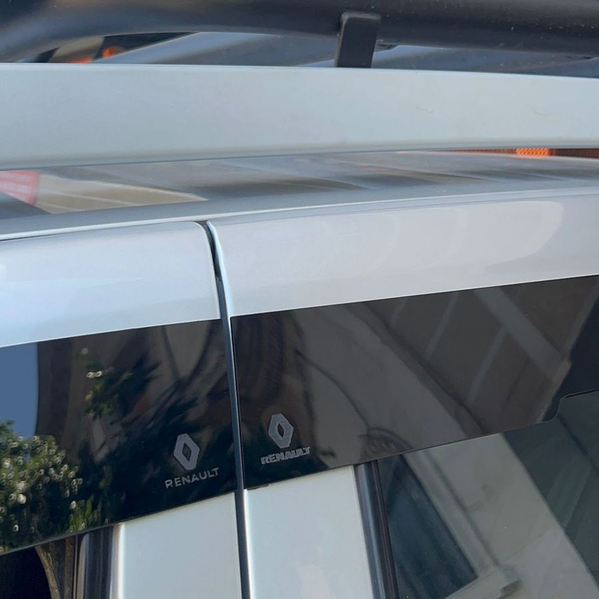 GENERICO - Bota Aguas de Acrílico 2mm plano Negro Brillante a Medida para Suv Renault Oroch 2020