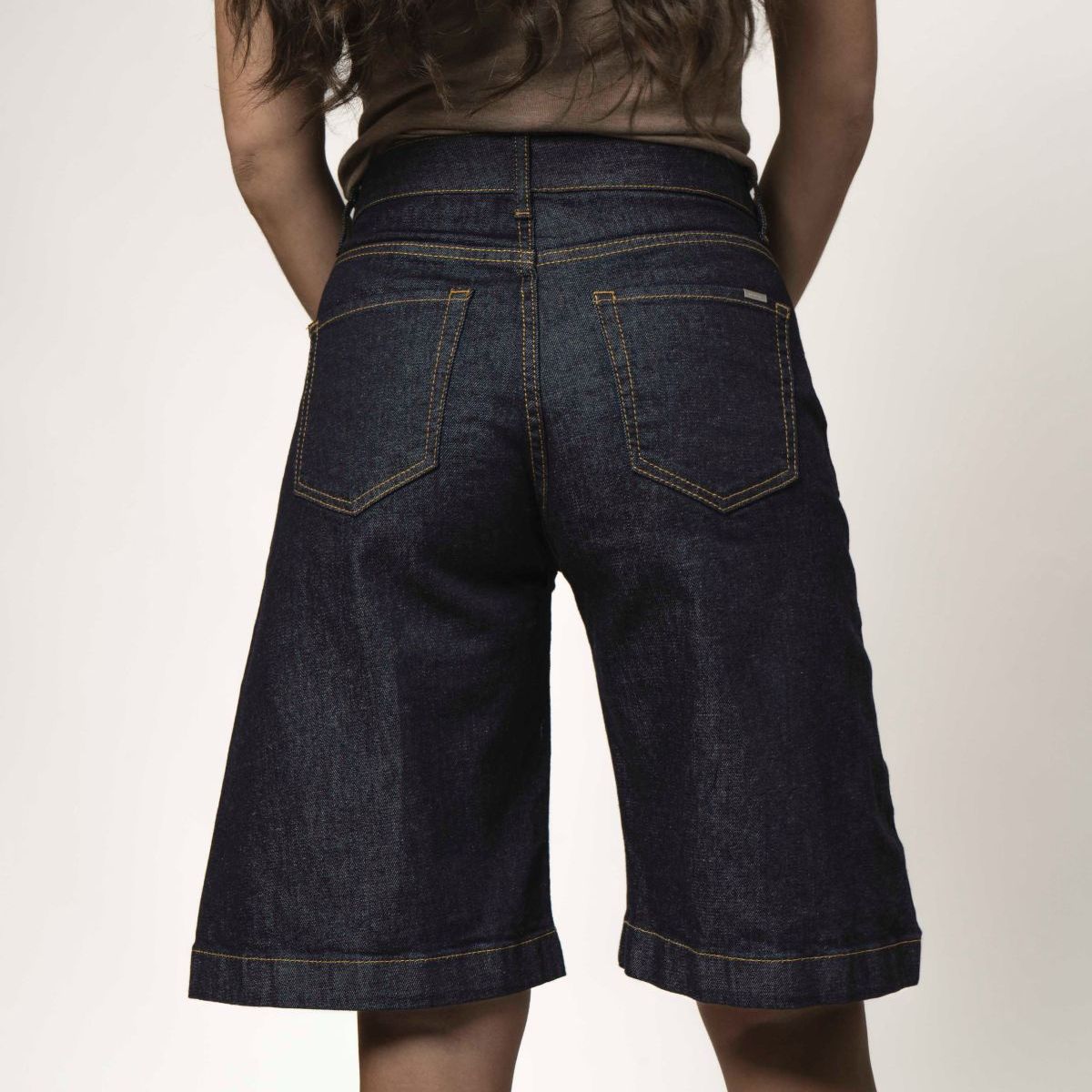 MOMCHIC - BERMUDA PALAZO MEDIO RAW