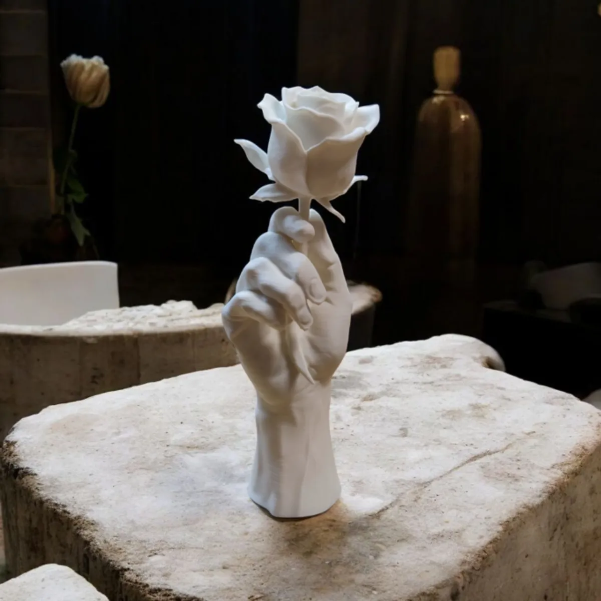 GENERICO - Figura Decoración- Mano con Rosa Escultura