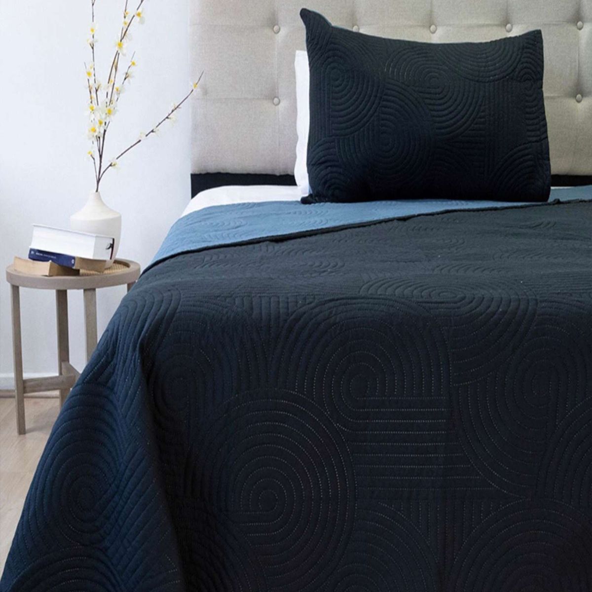 DORAL - Cubrecama Quilt Bicolor MAS 1 ALMOHADA DE REGALO plaza y media Doral