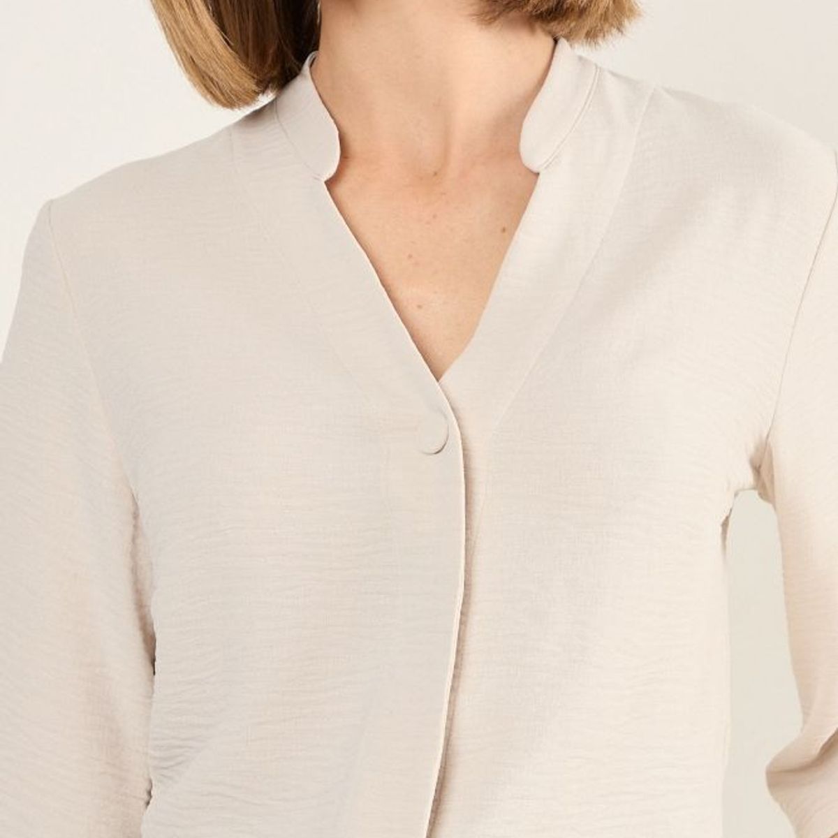 MA GRIFFE - Blusa Cuello Mao Mujer Beige Magriffe