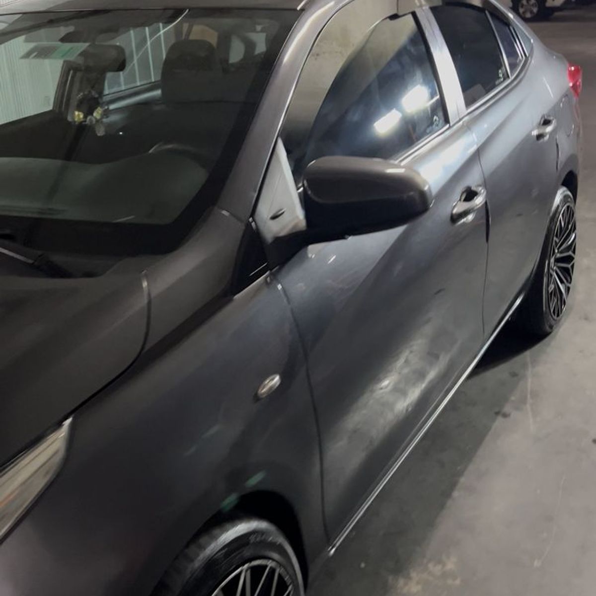 GENERICO - Bota Aguas de Acrílico 2mm plano Negro Brillante a Medida para auto Toyota Yaris E 2019