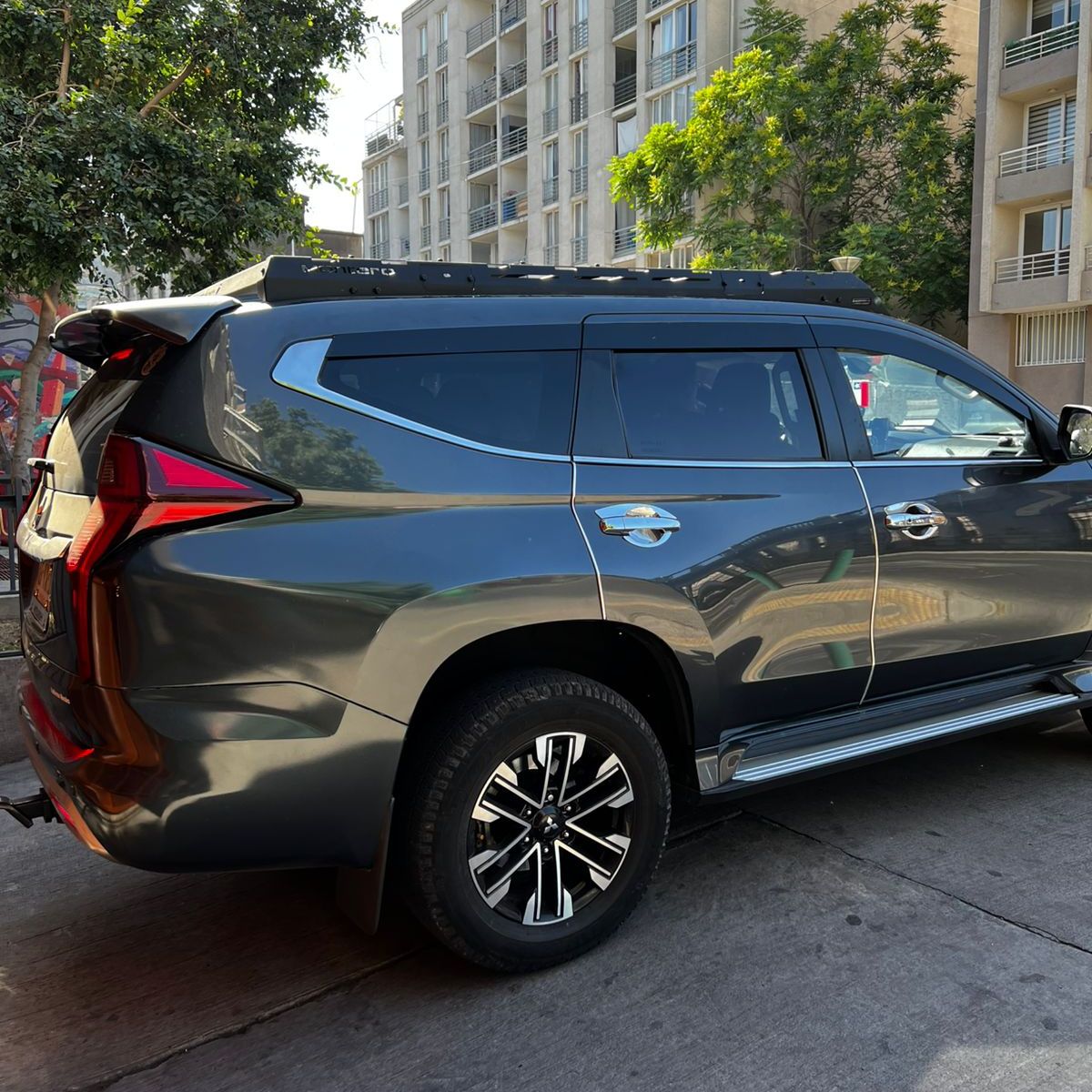 GENERICO - Bota Aguas de Acrílico 2mm plano Negro para Suv Mitsubishi Montero Sport del 2020 2025 6 piezas