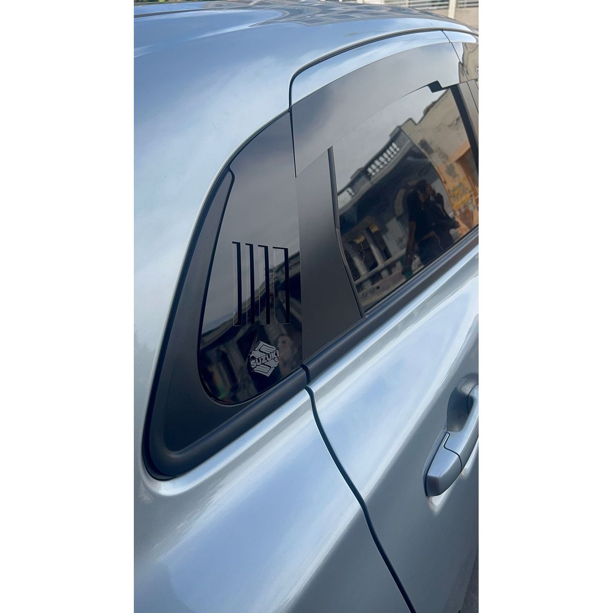 GENERICO - Cubre luneta de Acrílico 2mm plano Negro Brillante a Medida para auto Suzuki baleno 2022 al 2025