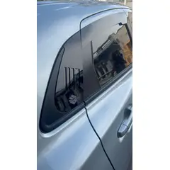 GENERICO - Cubre luneta de Acrílico 2mm plano Negro Brillante a Medida para auto Suzuki baleno 2022 al 2025