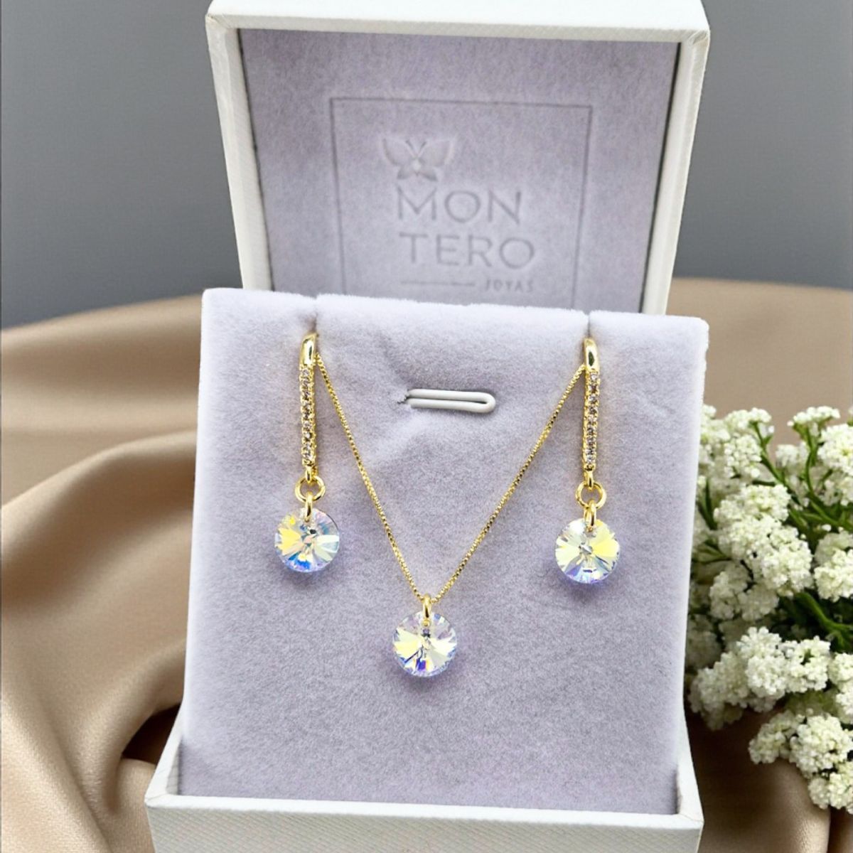 JOYAS MONTERO - Conjunto Antonia Gold 24K Creado con Cristal Swarovski® Aurora Boreal