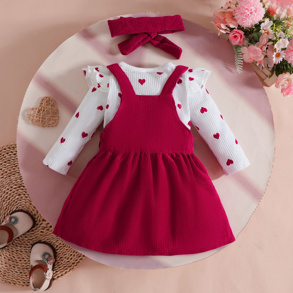 CHINA - Conjunto De 3 Prendas Body Manga Larga Estampado De Corazon + Jardinera Cotele Burdeo Y Lazo CJ135