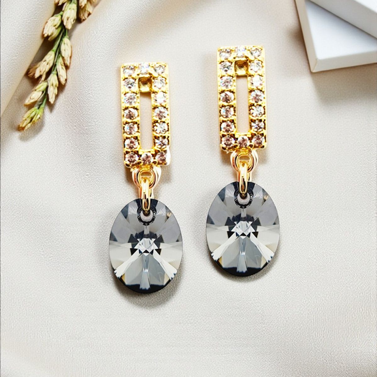 JOYAS MONTERO - Aros Paulina Baño de Oro 24k Creado con Cristal Swarovski® Silver Night