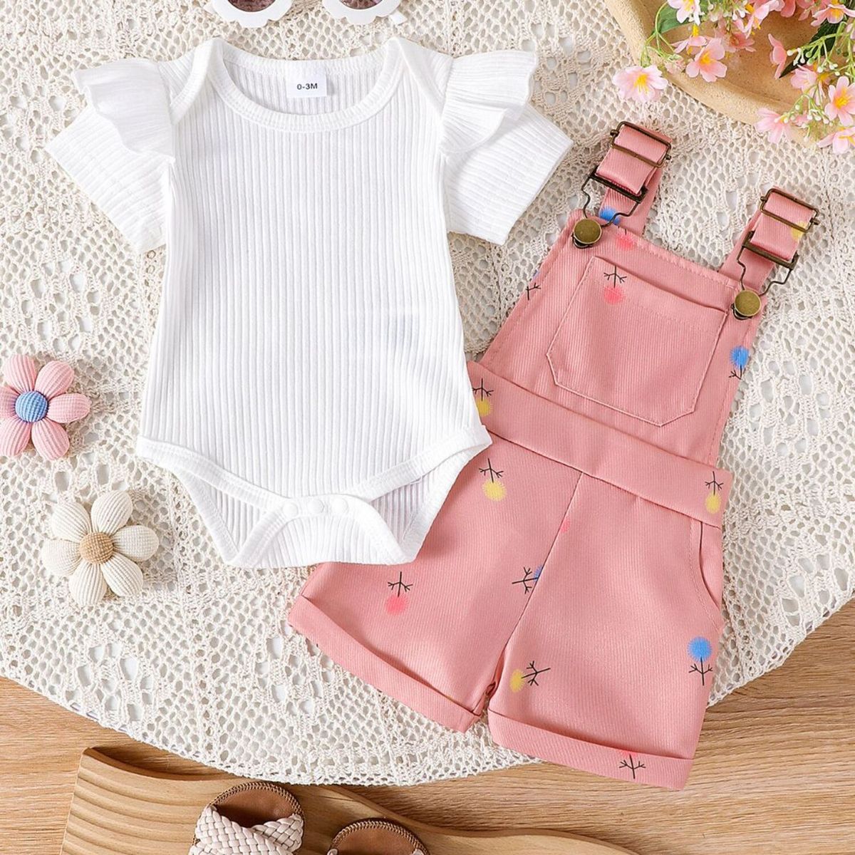 CHINA - Conjunto De 2 Prendas Body Manga Corta Blanco + Jardinera Rosado Estampado Diente De Leon CJ132