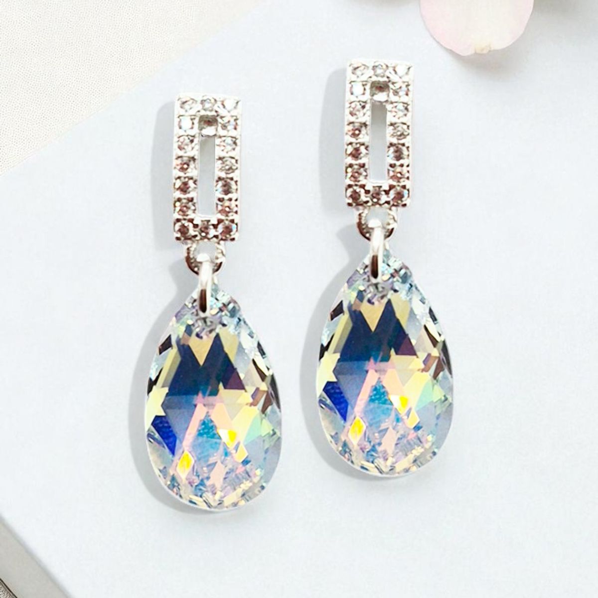 JOYAS MONTERO - Aros Palermo Baño de Oro Blanco Creado con Cristal Swarovski® Aurora Boreal