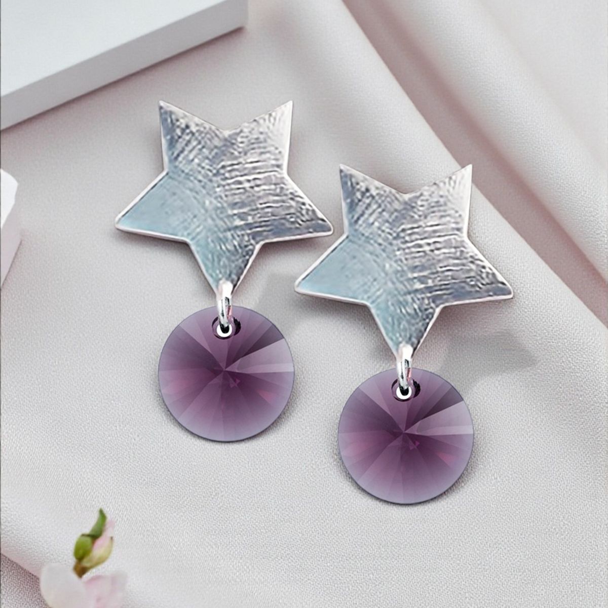 JOYAS MONTERO - Aros Star Baño de Oro Blanco 24k Creado con Cristal Swarovski® Amethyst