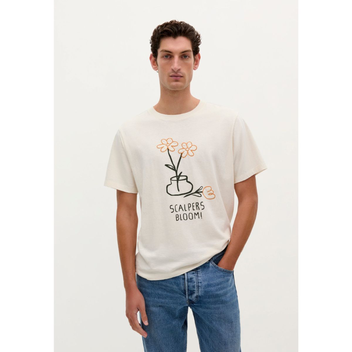 SCALPERS - POLERA BLOOM BORDADA