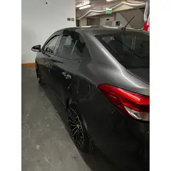 GENERICO - Bota Aguas de Acrílico 2mm plano Negro Brillante a Medida para auto Toyota Yaris E 2019