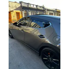 GENERICO - Bota Aguas de Acrílico 2mm plano Negro Brillante a Medida para auto Mazda 3 2021