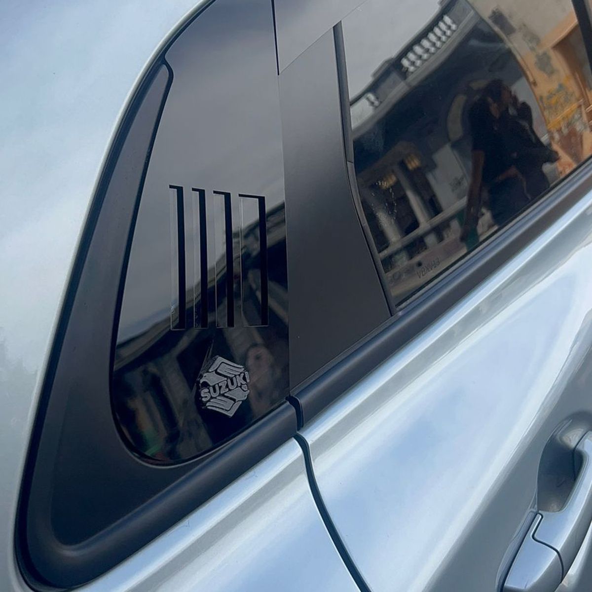 GENERICO - Cubre luneta de Acrílico 2mm plano Negro Brillante a Medida para auto Suzuki baleno 2022 al 2025