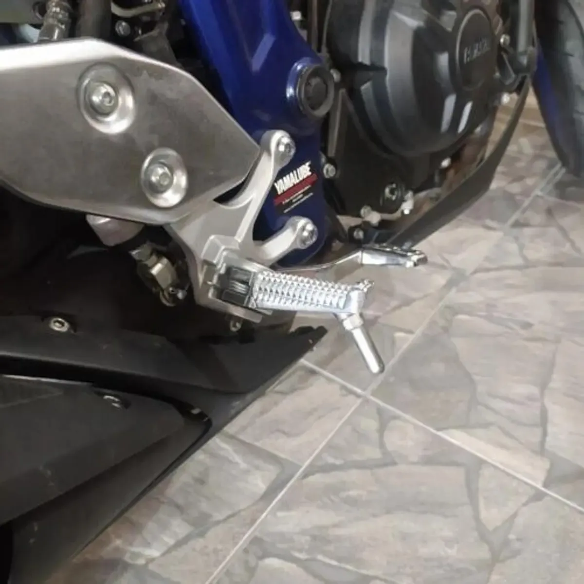 GENERICO - Pedalines Piloto Moto Yamaha R3 / R3a / Mt 03 Completo