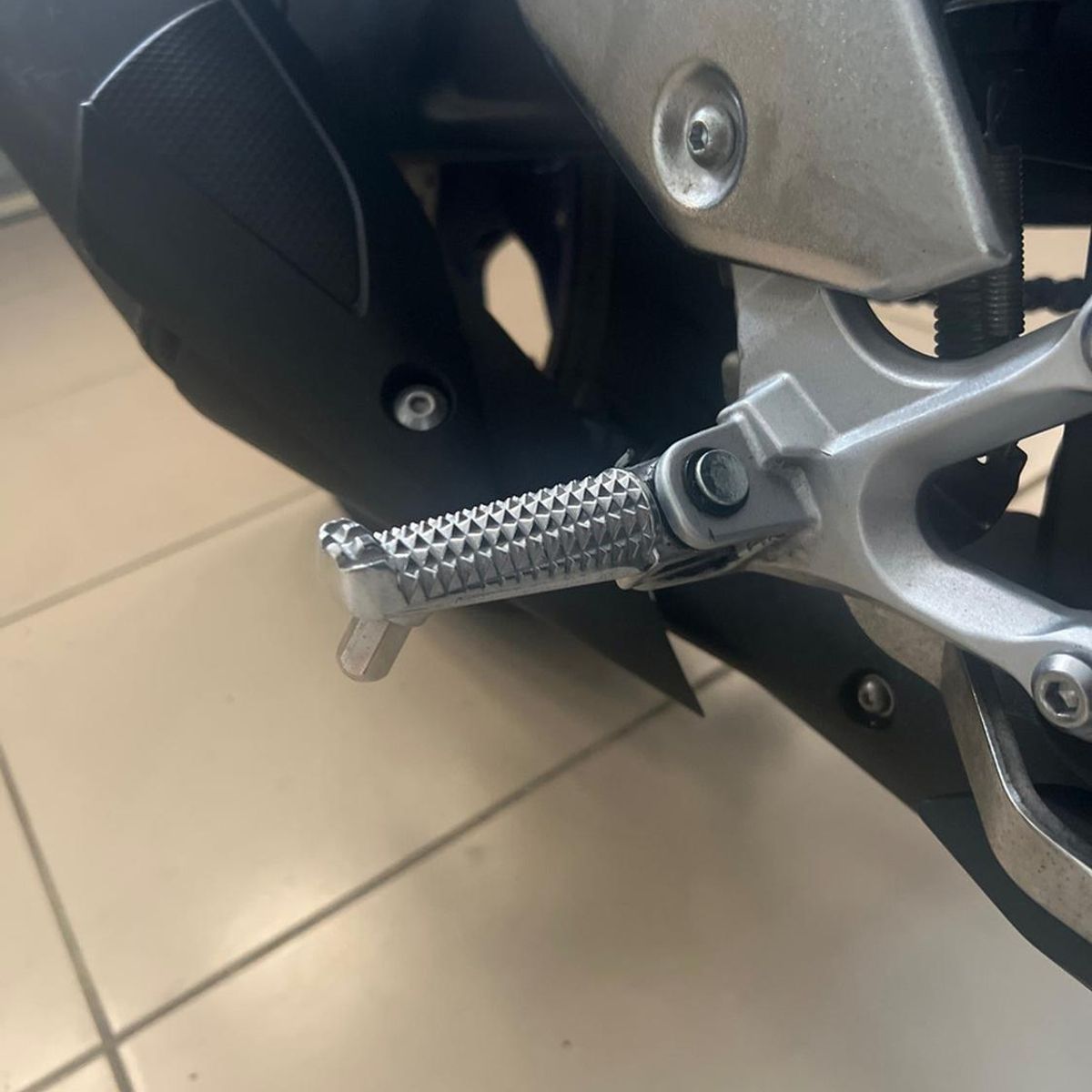 GENERICO - Pedalines Piloto Yamaha Xj6  Fz6  Mt07-09  Xsr700  Fz08