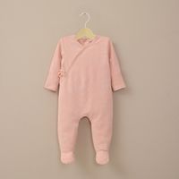 Osito rosado con apertura en la espalda de bebé niña