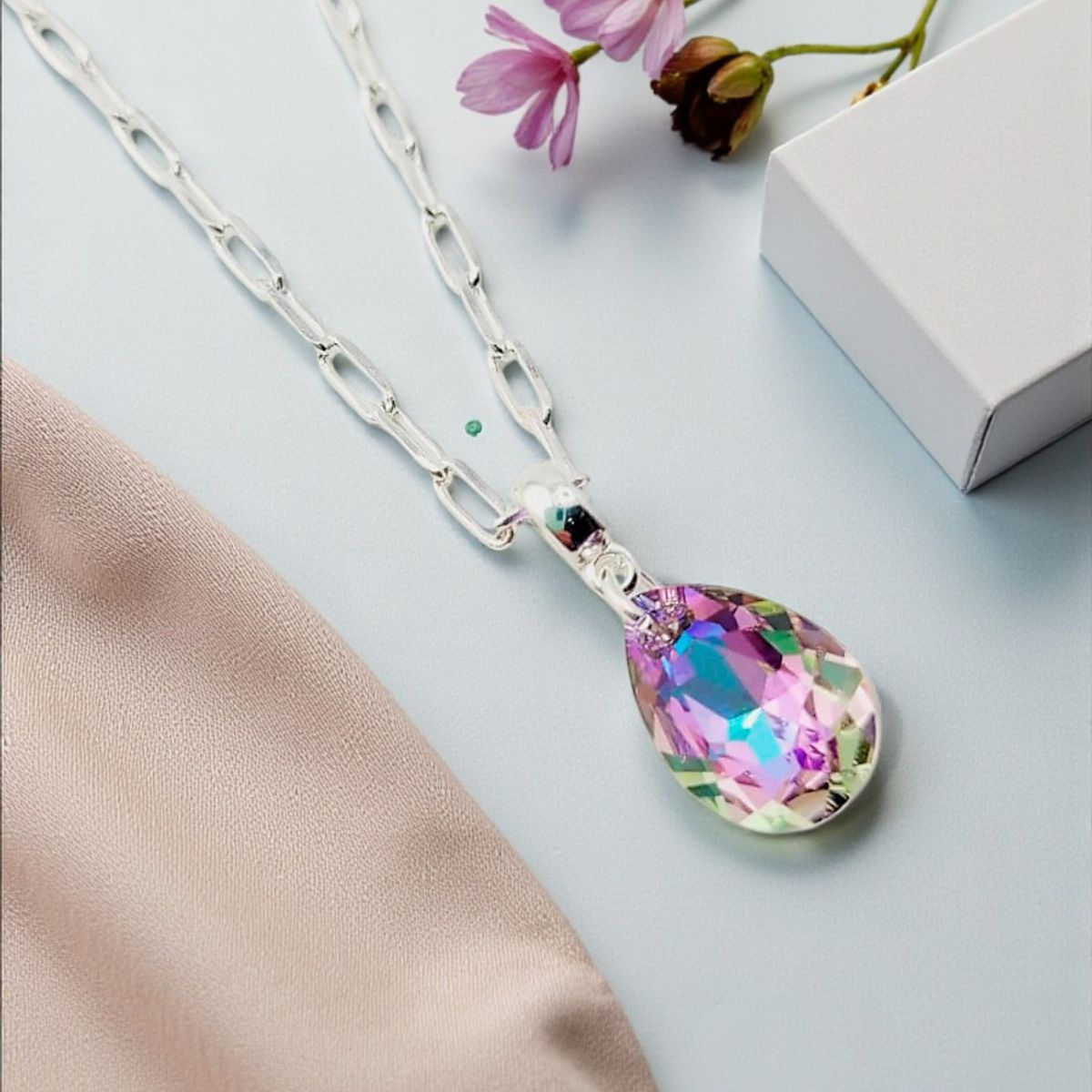 JOYAS MONTERO - Collar Chiara Gota Baño Oro Blanco Creado con Cristal Swarovski® Vitral Light