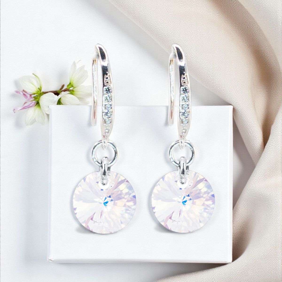 JOYAS MONTERO - Aros Sofia Baño Oro Blanco Creado con Cristal Swarovski® Aurora Boreal