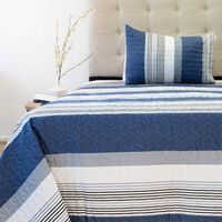 CUBRECAMA QUILT STITCHY ESTAMPADO FRANJAS AZUL Y BLANCO 2 PLAZAS