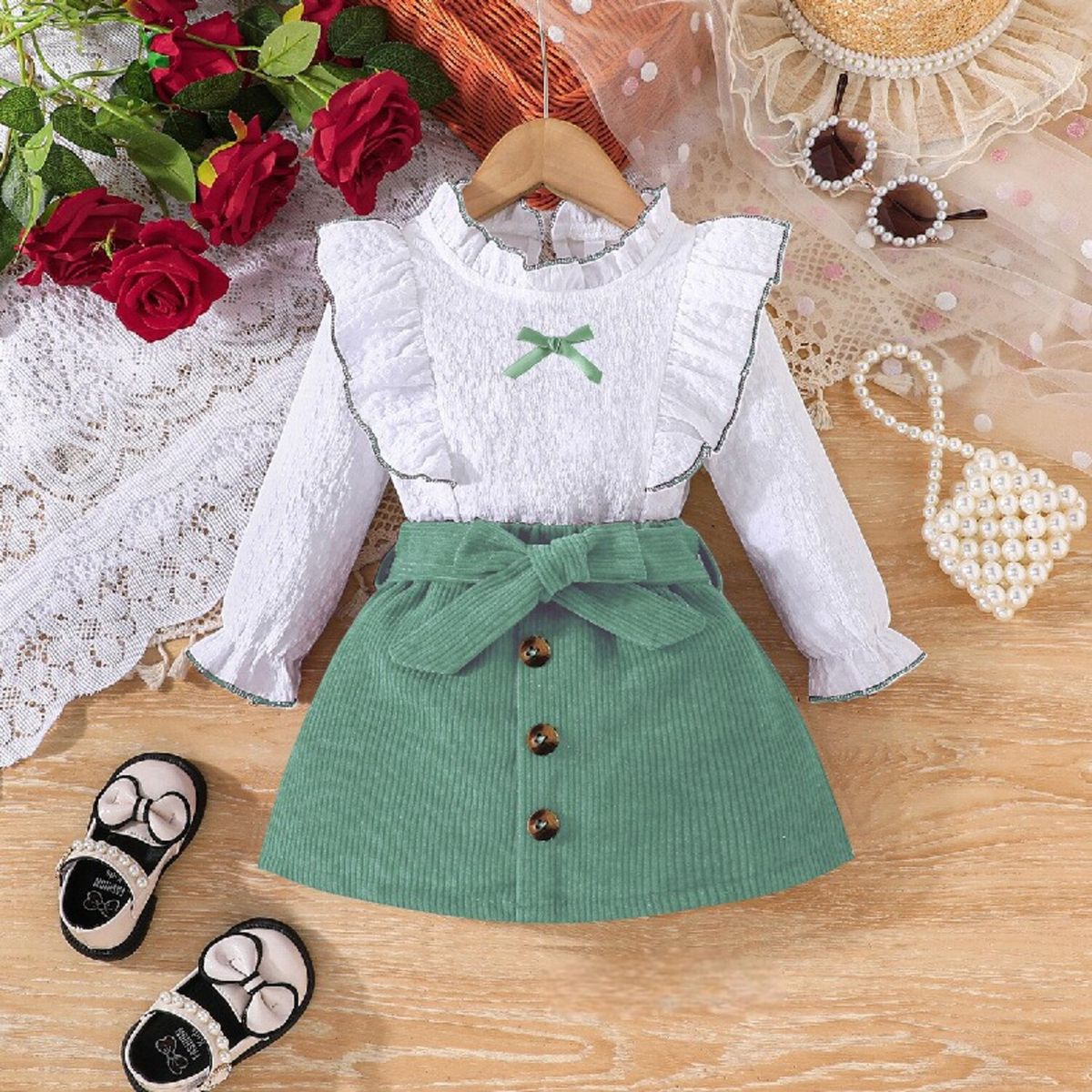 CHINA - Conjunto De 3 Prendas Para Niña Polera Manga Larga + Falda Y Cinturón Cotele Verde CJ119