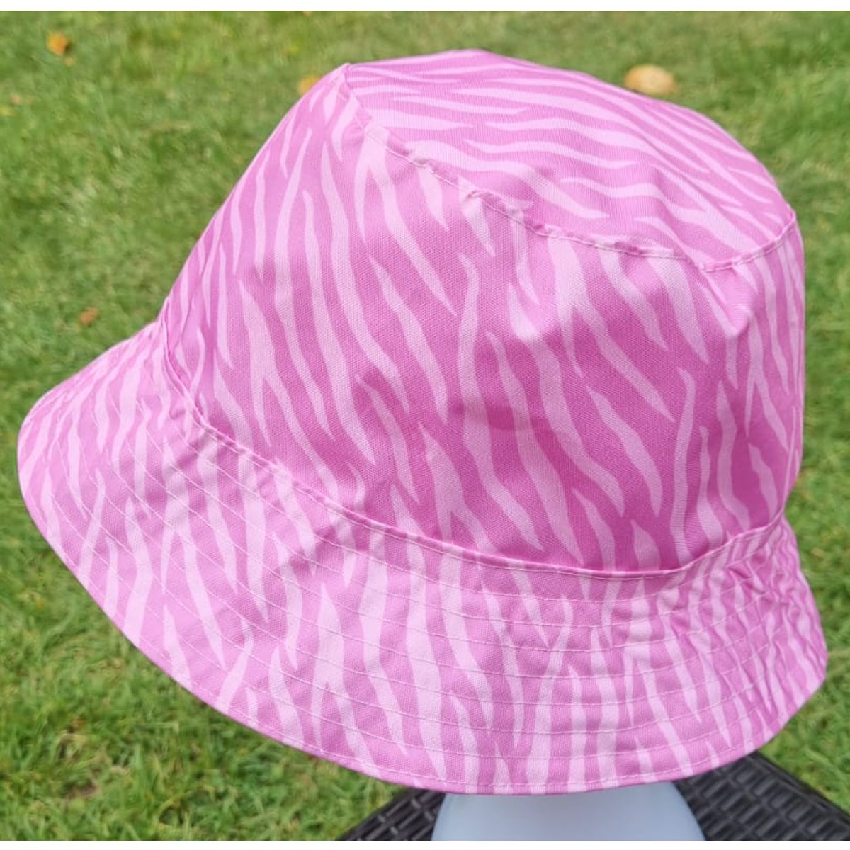 EL ESPACIO DE TOMMY - Gorro infantil Bucket Hat diseño cebra rosa