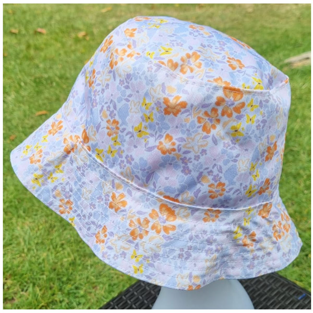 EL ESPACIO DE TOMMY - Gorro infantil Bucket Hat diseño flores lila