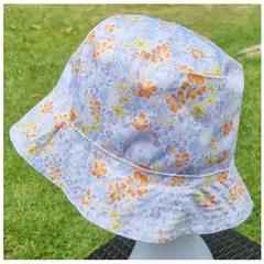 EL ESPACIO DE TOMMY - Gorro infantil Bucket Hat diseño flores lila