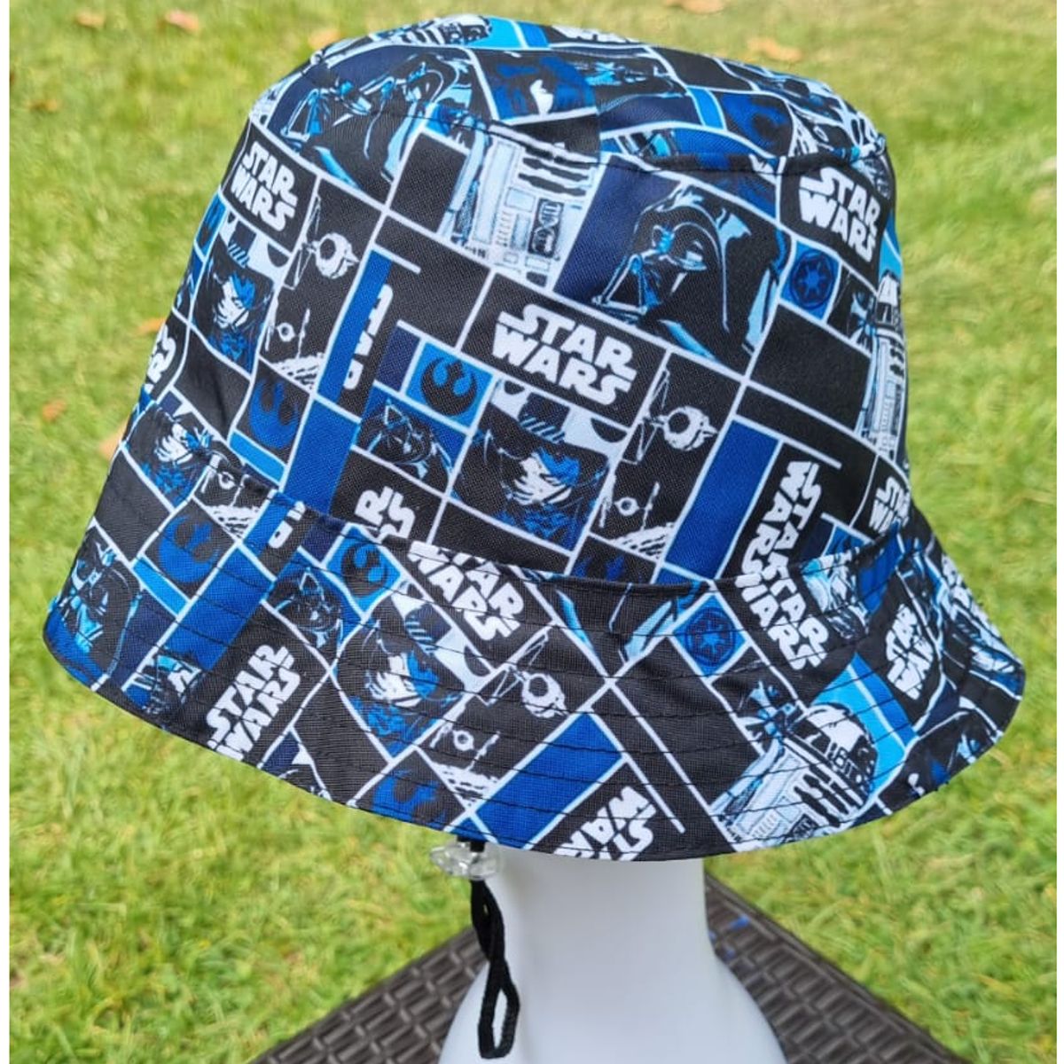 EL ESPACIO DE TOMMY - Gorro infantil Bucket Hat animado negro azul