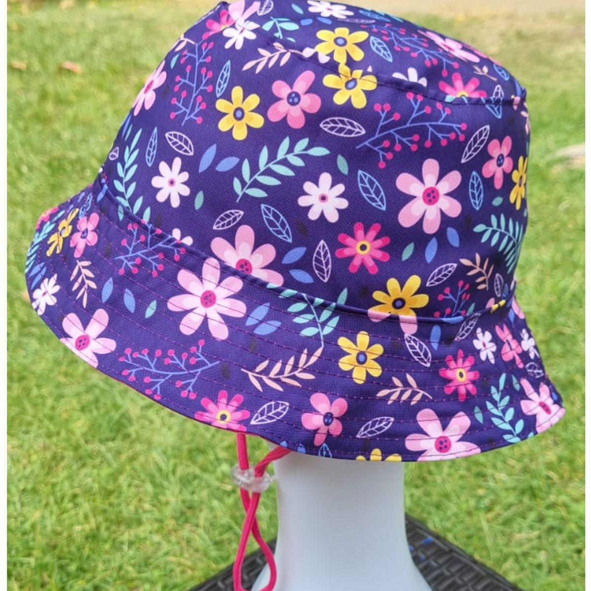 EL ESPACIO DE TOMMY - Gorro infantil Bucket Hat morado flores
