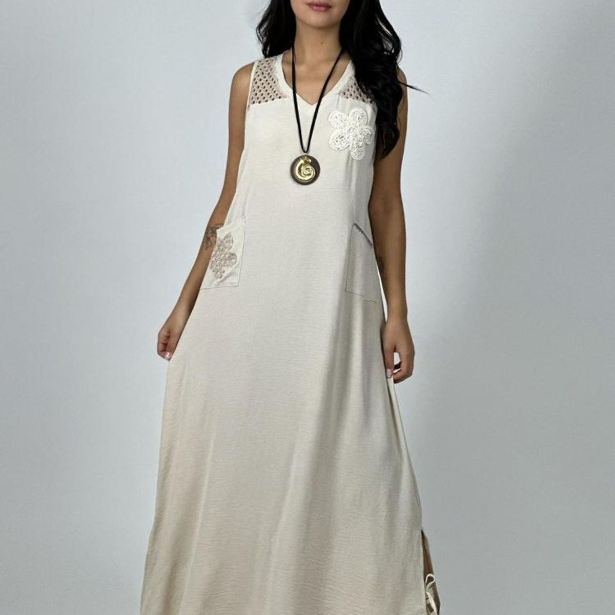 ENIGMATICA BOUTIQUE - Vestido Crepé Hombros Tejidos y Flor